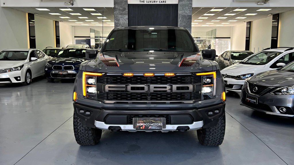 Ford F-150 Raptor Bi-turbo 2022 en el showroom de Mónaco Motors