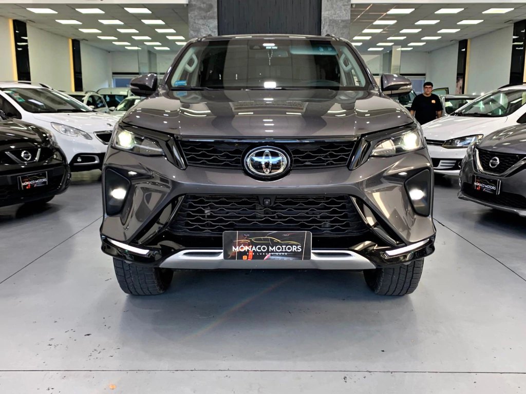 Toyota SW4 Diamond 2024 en el showroom de Mónaco Motors