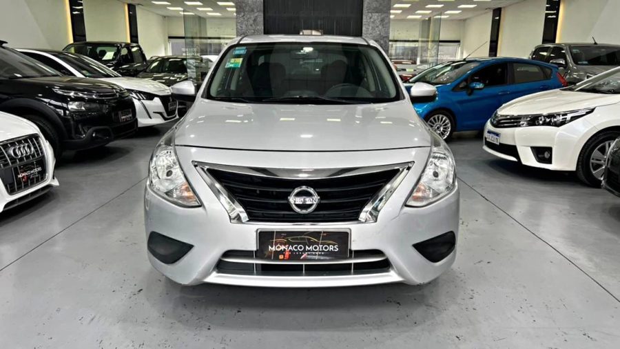 Nissan Versa Sense AT 2019 en el showroom de Mónaco Motors