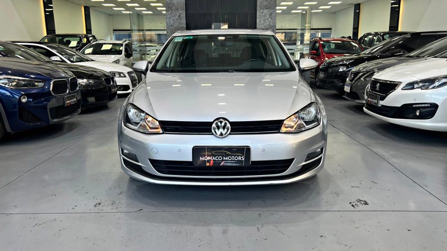 Volkswagen Golf TSI 2017 en el showroom de Mónaco Motors
